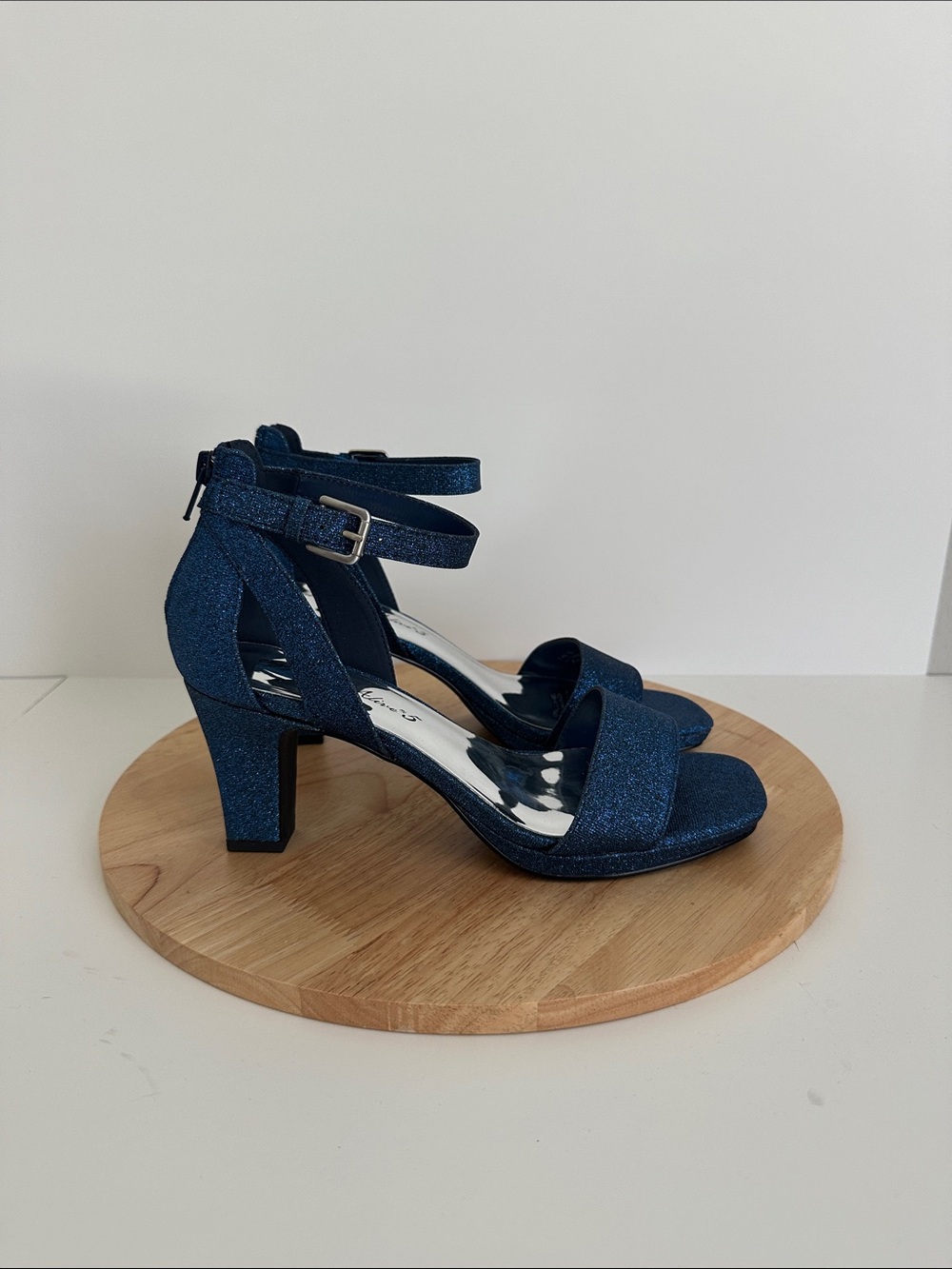 Easy Street Womens Ro Heeled Sandals